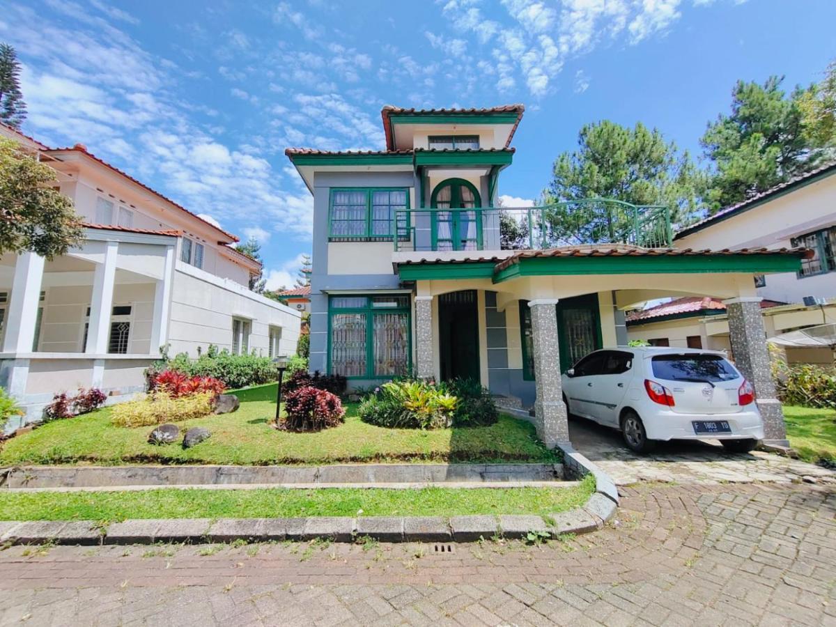 Villa Semesta Cikundul Exterior photo
